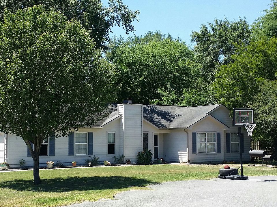 2nd image of 130 Lake Wellington Dr