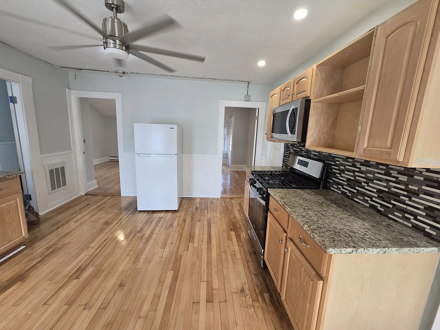 2 bed, 700 sqft, $1,800 — Photo 2