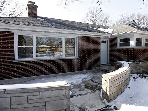 2nd image of 311 E Berkshire Ln