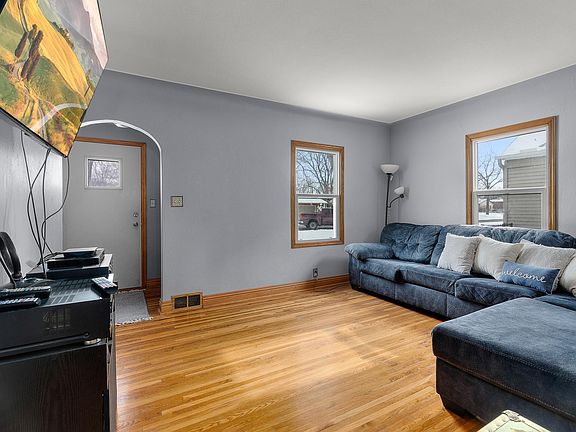 3rd image of 815 Ashland Ave