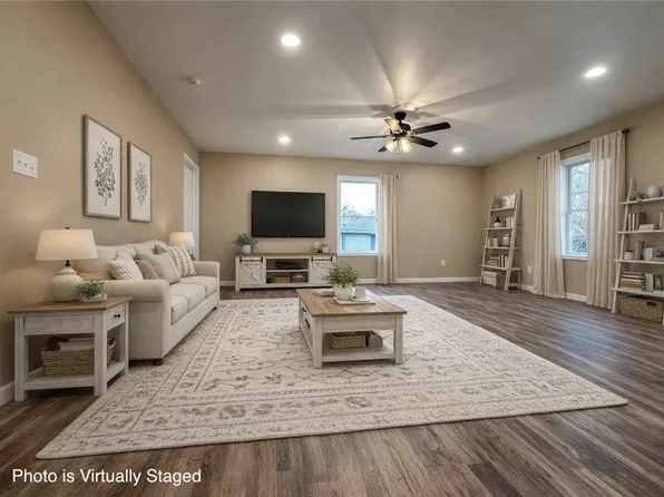 9 Whiting St, Bath, NY 14810