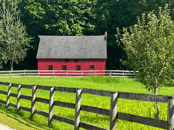 1046 County Rd, Great Barrington, MA 01230