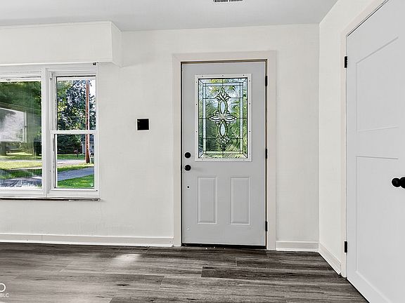 4th image of 1134 Gilbert Ave