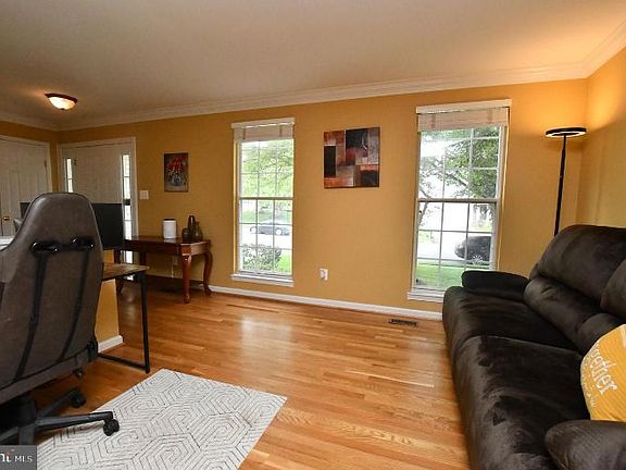 5th image of 9244 Matthew Dr