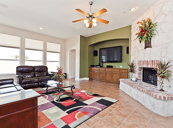 3rd image of 801 Echo Dr