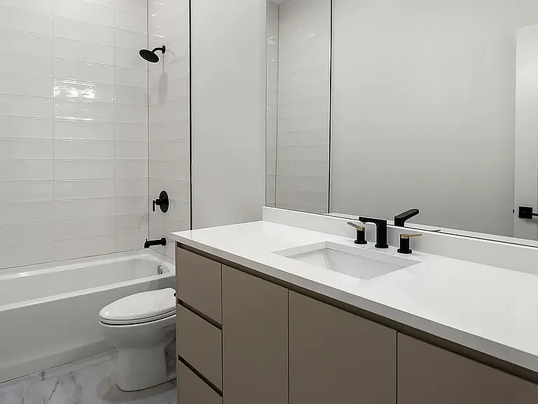 420 E 50th Pl #1 — Photo 15