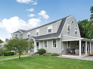 8 Iron Gate Ln, Cromwell, CT 06416