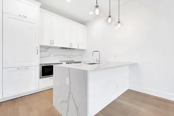 Sold by Modern Spaces | media 9