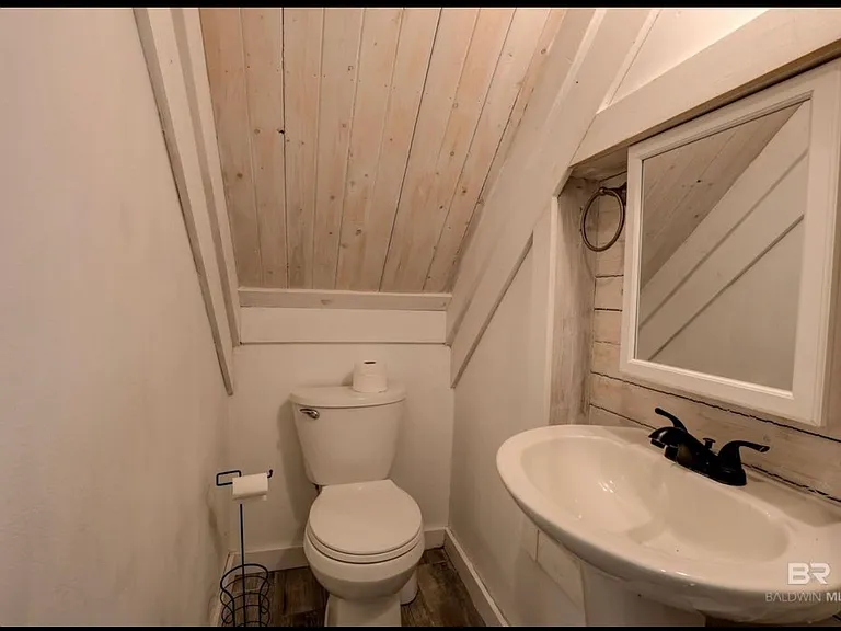 128 Richmond Rd — Photo 7