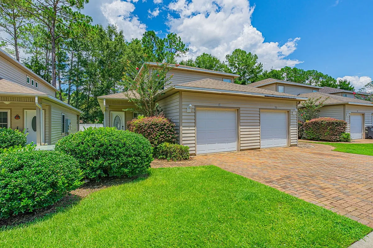 18 Trevor Drive — Photo 1