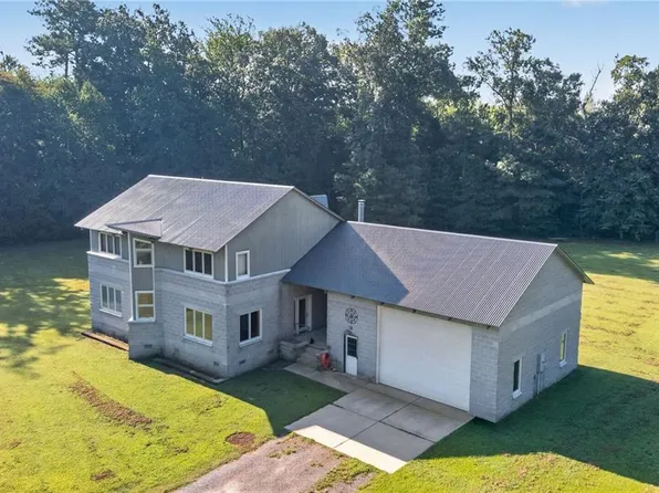 2985 Indian Creek Rd, Virginia Beach, VA 23457