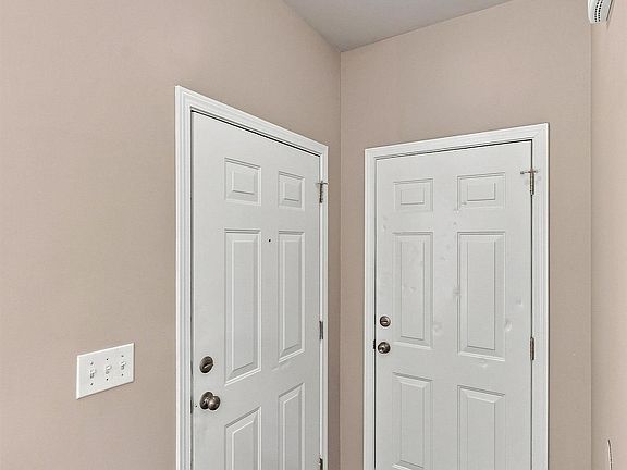 4th image of 500 Margaret Ln