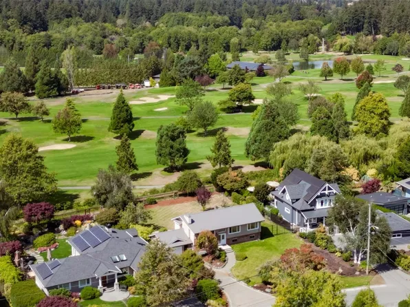 5348 Parker Ave, Saanich, BC V8Y 2M9