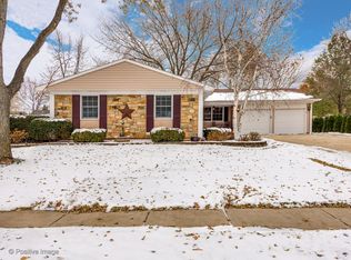 35 Dartford Ln, Schaumburg, IL 60194