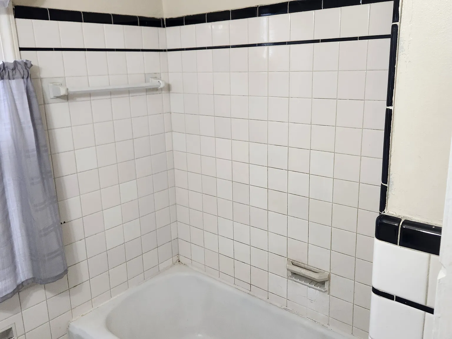 2 bed, 950 sqft, $1,350 — Photo 2