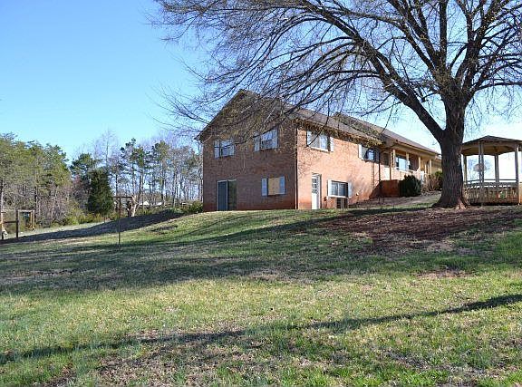 3rd image of 4276 Bluebird Dr