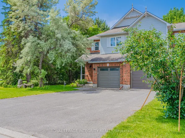 208 Blackdome Cres, Ottawa, ON K2T 1A6