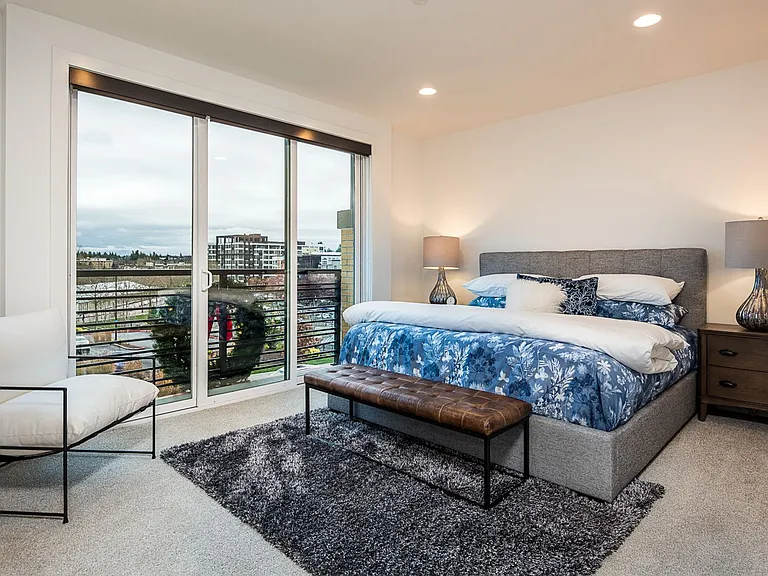 Park Central Townhomes - 4 Stories, 3 bedrooms, 31/2 bathrooms, 2 car garage and a rooftop deck w... — Photo 13