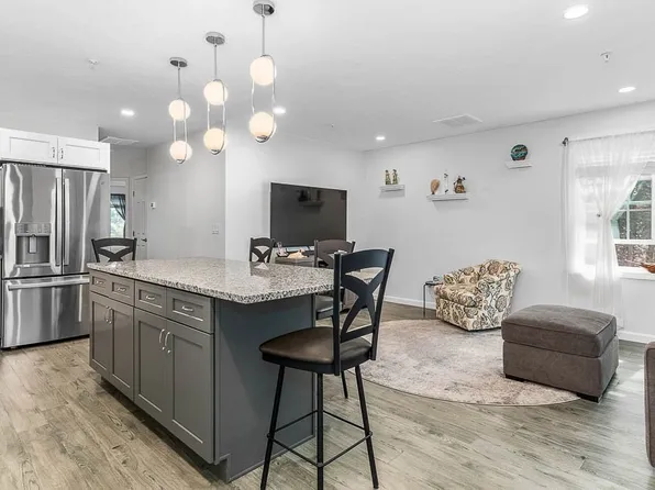 27 Ocean Walk Dr #207, Plymouth, MA 02360