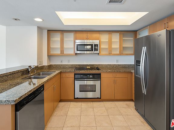 4th image of 13700 Marina Pointe Dr Unit 1509