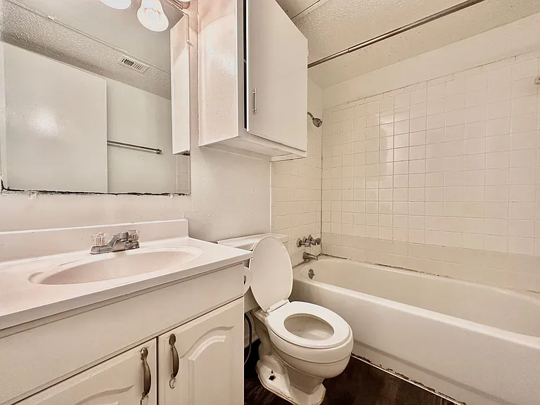 Marian Condos — Photo 72