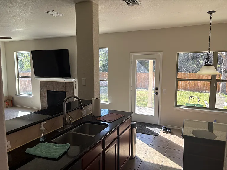 10410 Elizabeth Ct — Photo 5