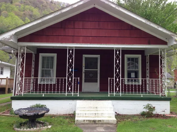 611 Moran Ave, Mullens, WV 25882
