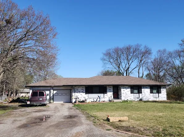 3842 SE Howard Dr, Topeka, KS 66605