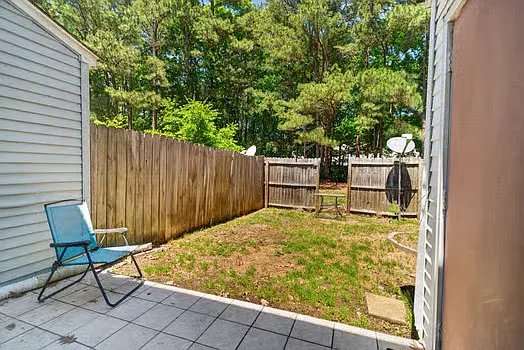 11 Betty Lee Pl — Photo 18
