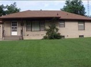 1104 Pinecrest Ct, Newton, KS 67114