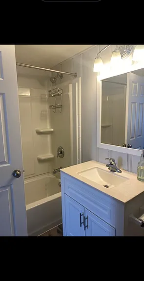 437 Saint Claire St #B — Photo 9