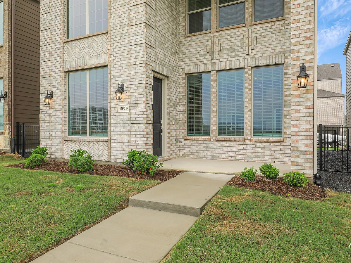 Building Photo - 1506 Lake District Dr