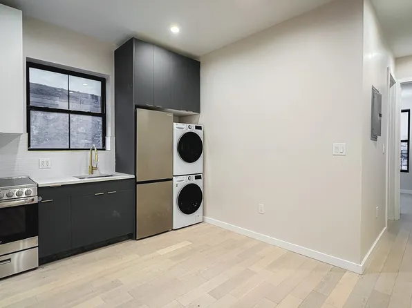 81 Beadel Street 2E image 2 of 17