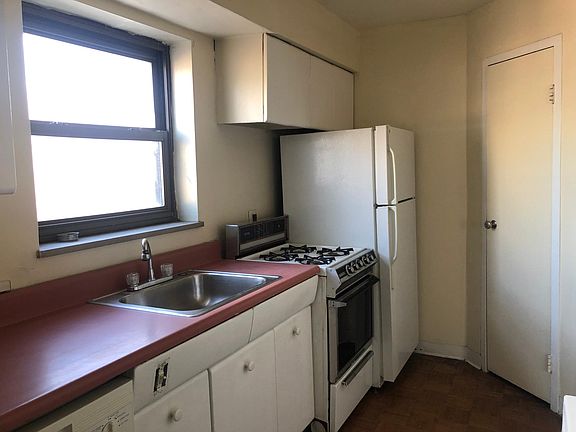 3rd image of 277 Linwood Ave APT 7B