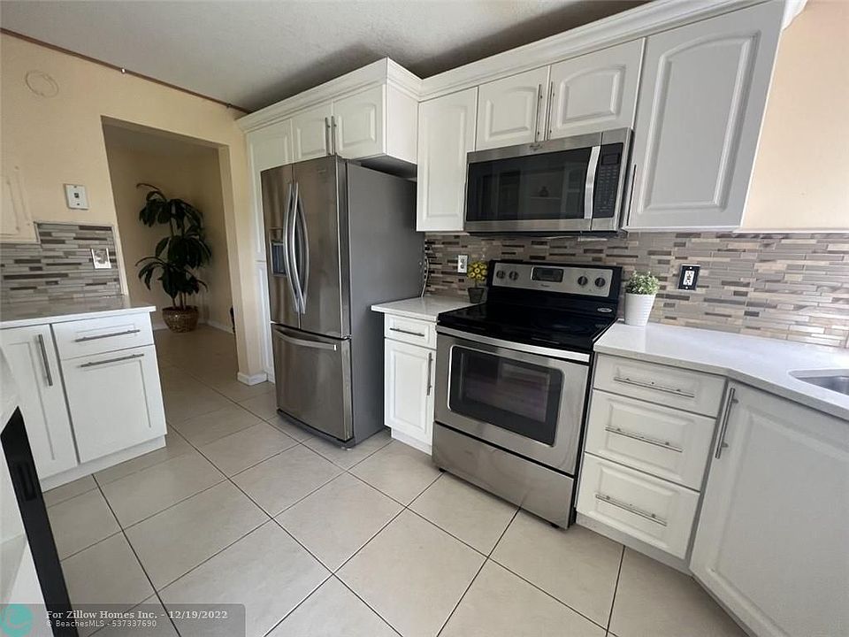 Poinciana Place Condominiums - Lake Worth, FL | Zillow