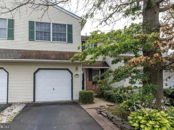 105 Damson Ln, North Wales, PA 19454
