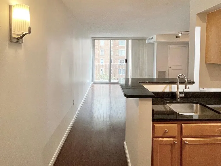 880 N Pollard St #605 — Photo 3