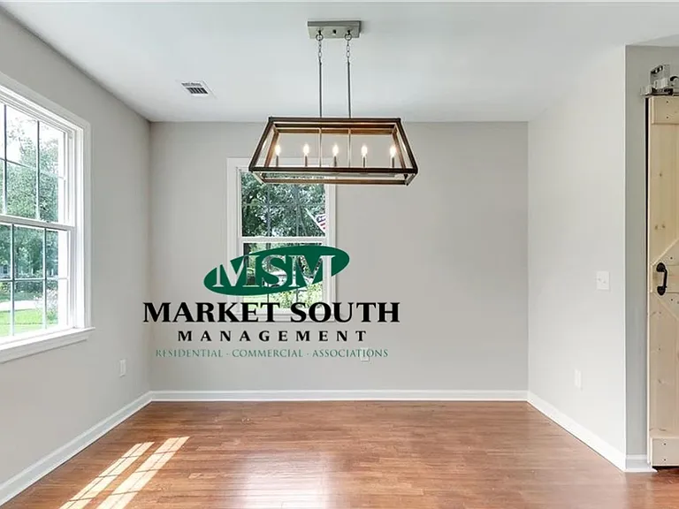 326 Columbus Dr — Photo 4