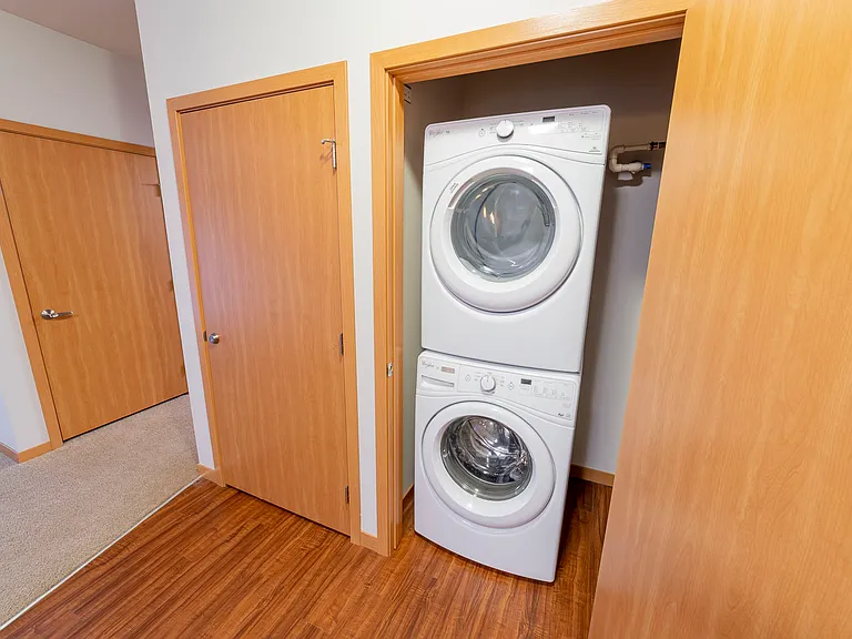 Mammoth Springs Apartments & Townhomes — Photo 56