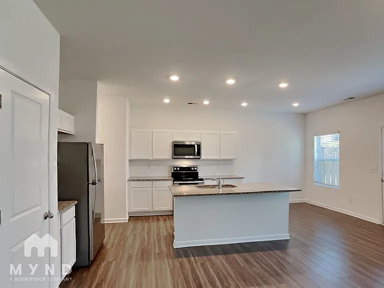 1392 Ben Park Way — Photo 4