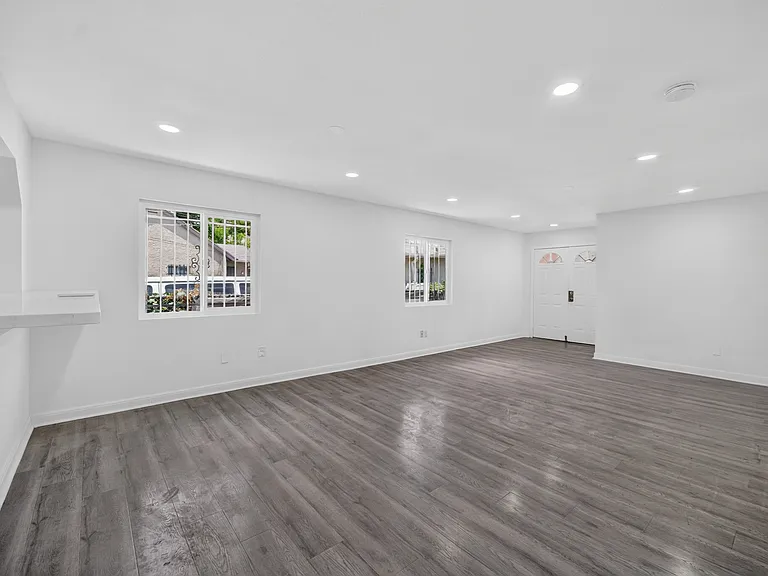 Living Dining Area