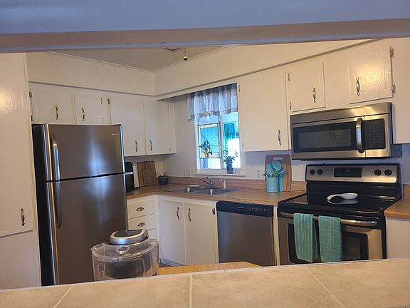 3rd image of 222 Windsor Dr