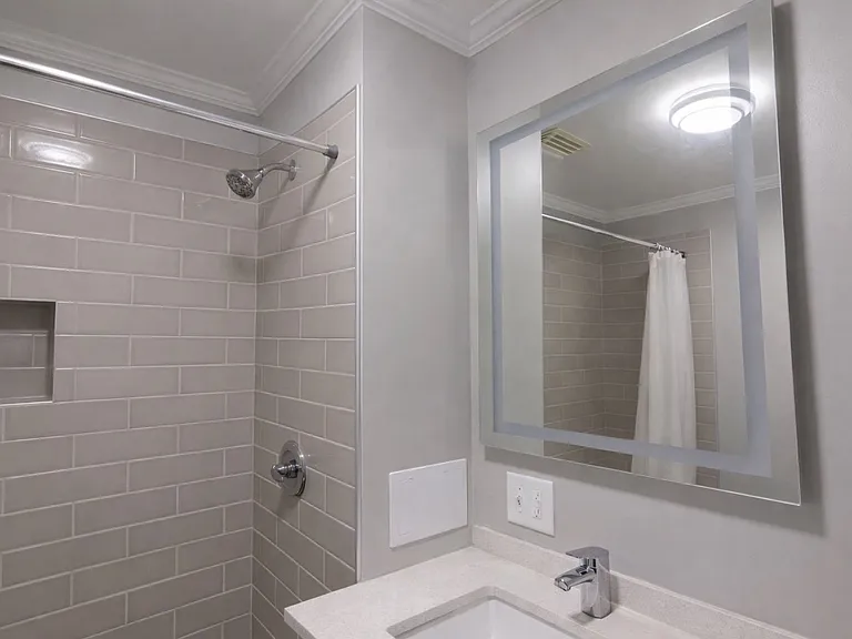 609 E State St — Photo 55