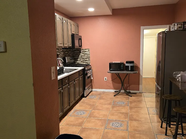 916 E Woodlawn St — Photo 9
