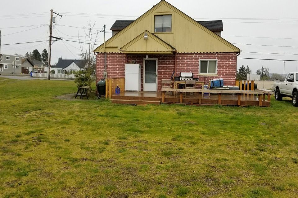 2nd image of 1386 E Whidbey Ave