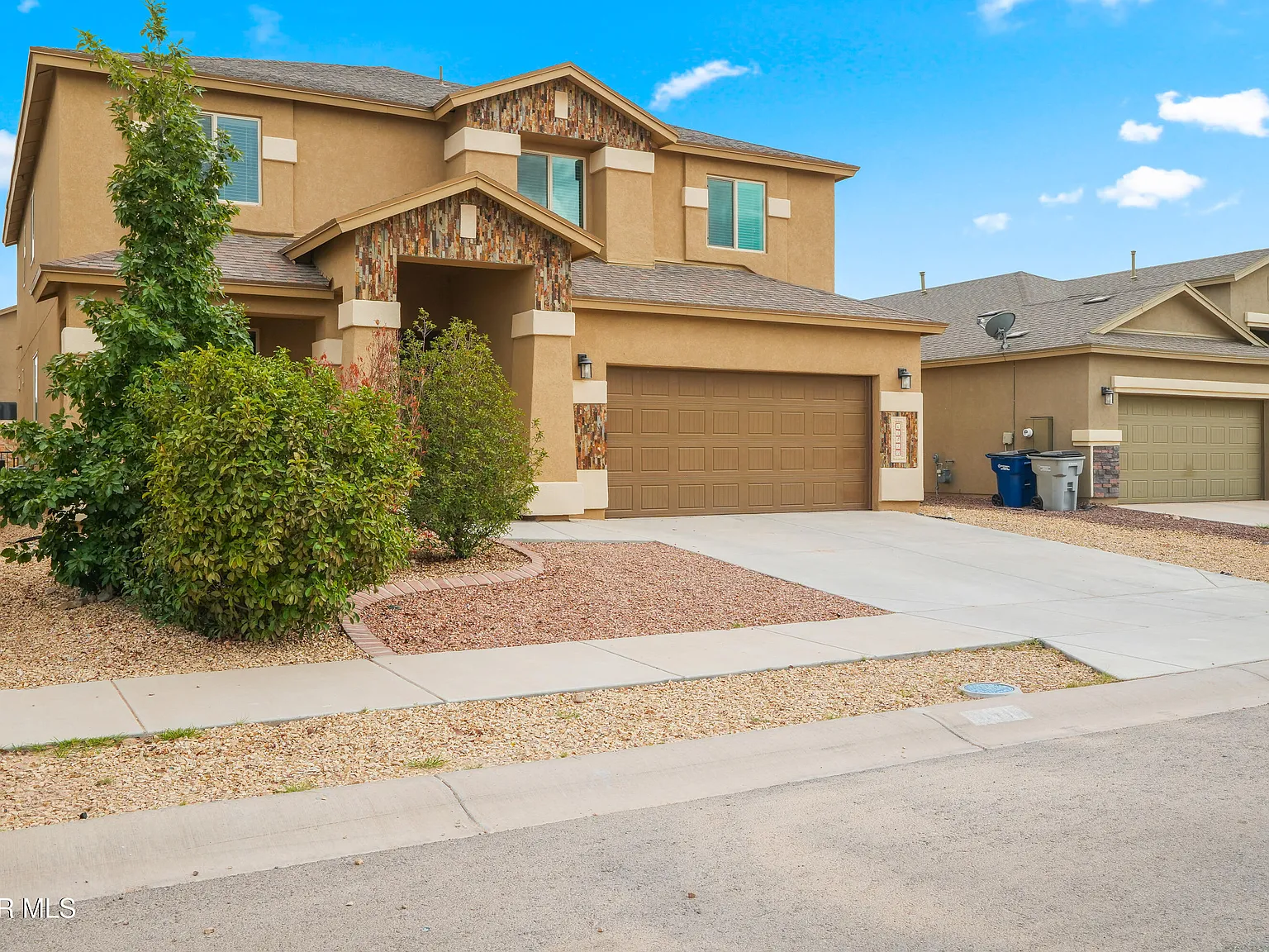 4 bed, 2.5 bath, 3173 sqft, $2,400 — Photo 2