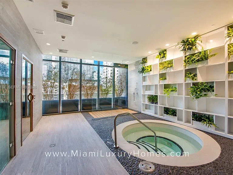 45 SW 9th St #1905 — Photo 24
