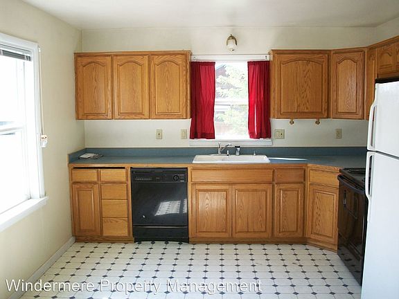 4th image of 1106 SE Birch Ave