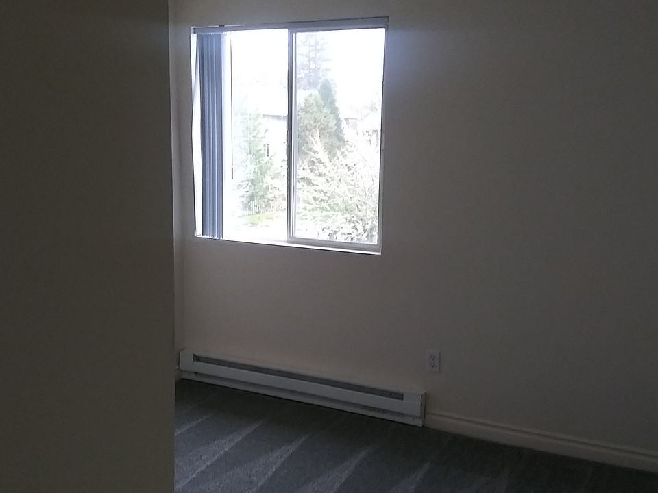 2nd bdrm entry