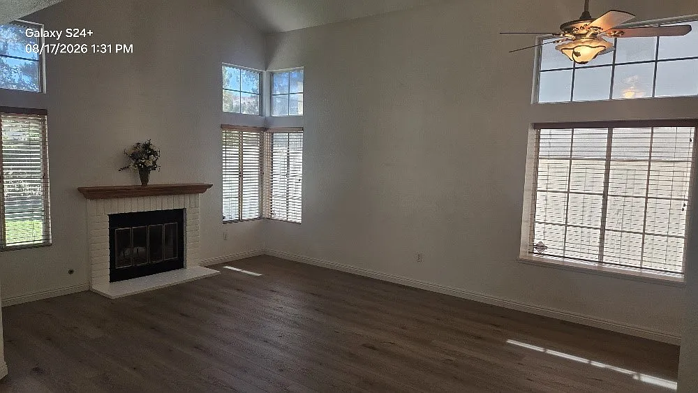 3 bed, 2.5 bath, 1478 sqft, $3,350 — Photo 2